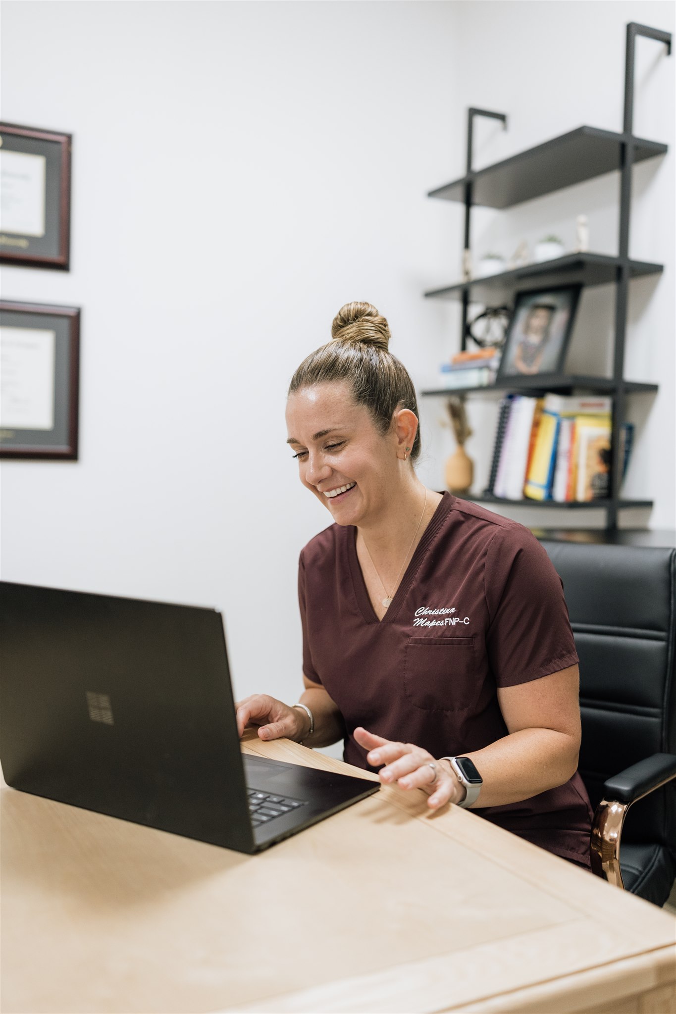 Christina meeting with a functional medicine patient
